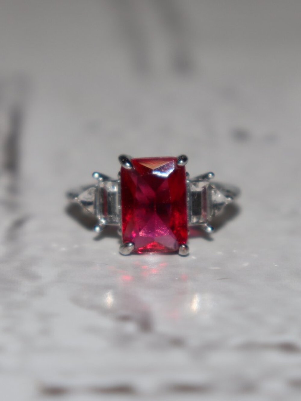 ❤️✨ Silver Red Emerald‑Cut Gemstone Ring · Size 8.5 Red center stone